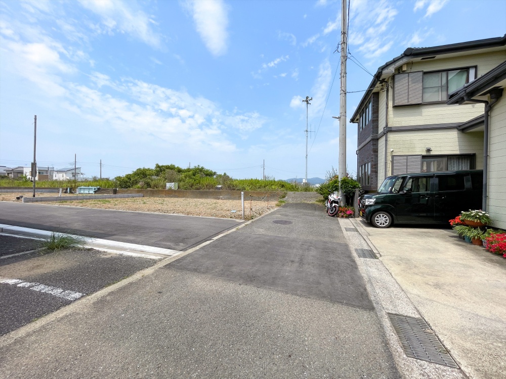 東側前面道路