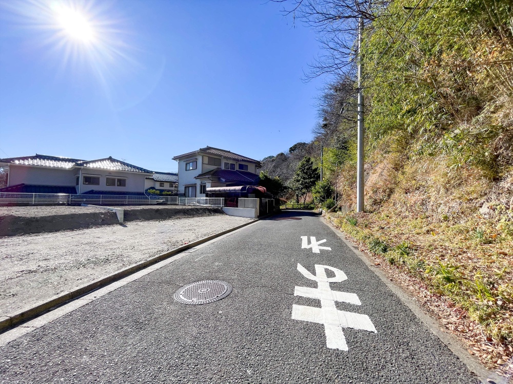 北西側公道