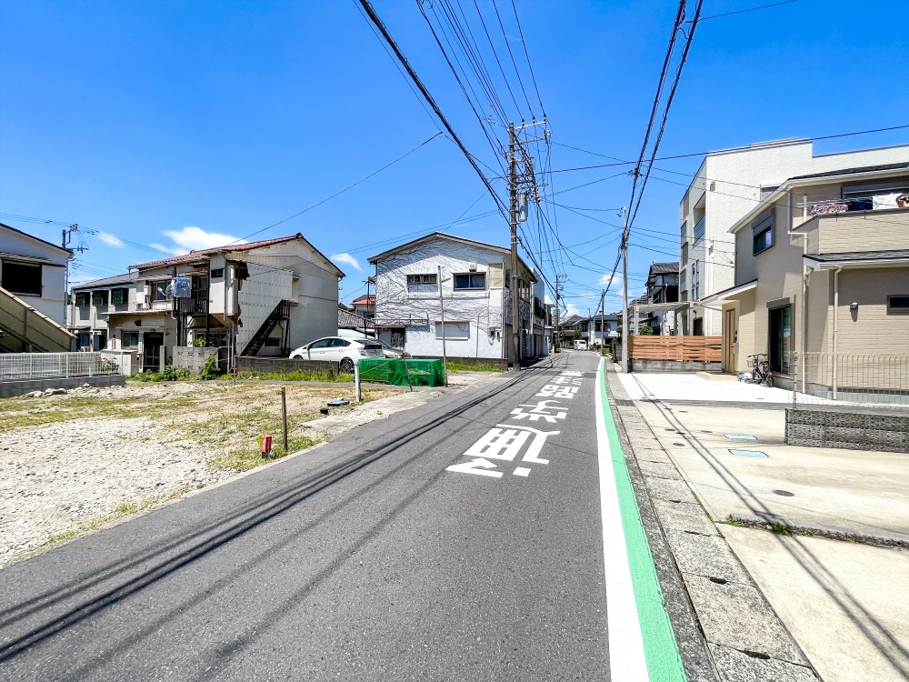 北東側前面道路